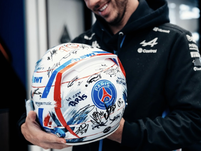 A helmet in PSG colours for Pierre at the F1 Grand Prix at Silverstone
